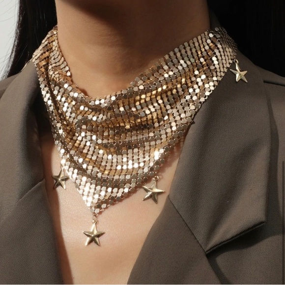 Gold‎ Chainmail Star Necklace - Picture 1 of 2